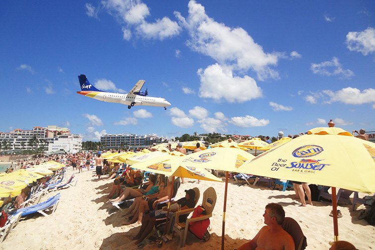 CARWIZ rent a car - St. Maarten - Maho Beach
